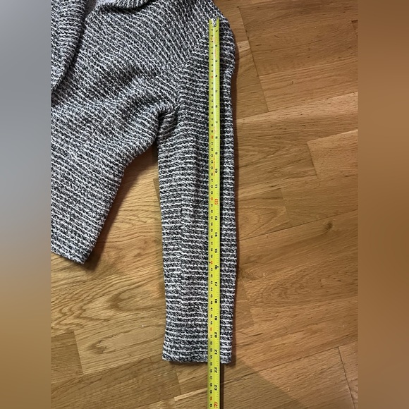 Classic Banana Republic Tweed Blazer - Picture 6 of 6